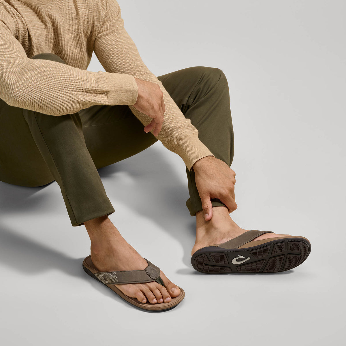 Tuahine Men's Waterproof Leather Beach Sandals - Hunter | Men OluKai online