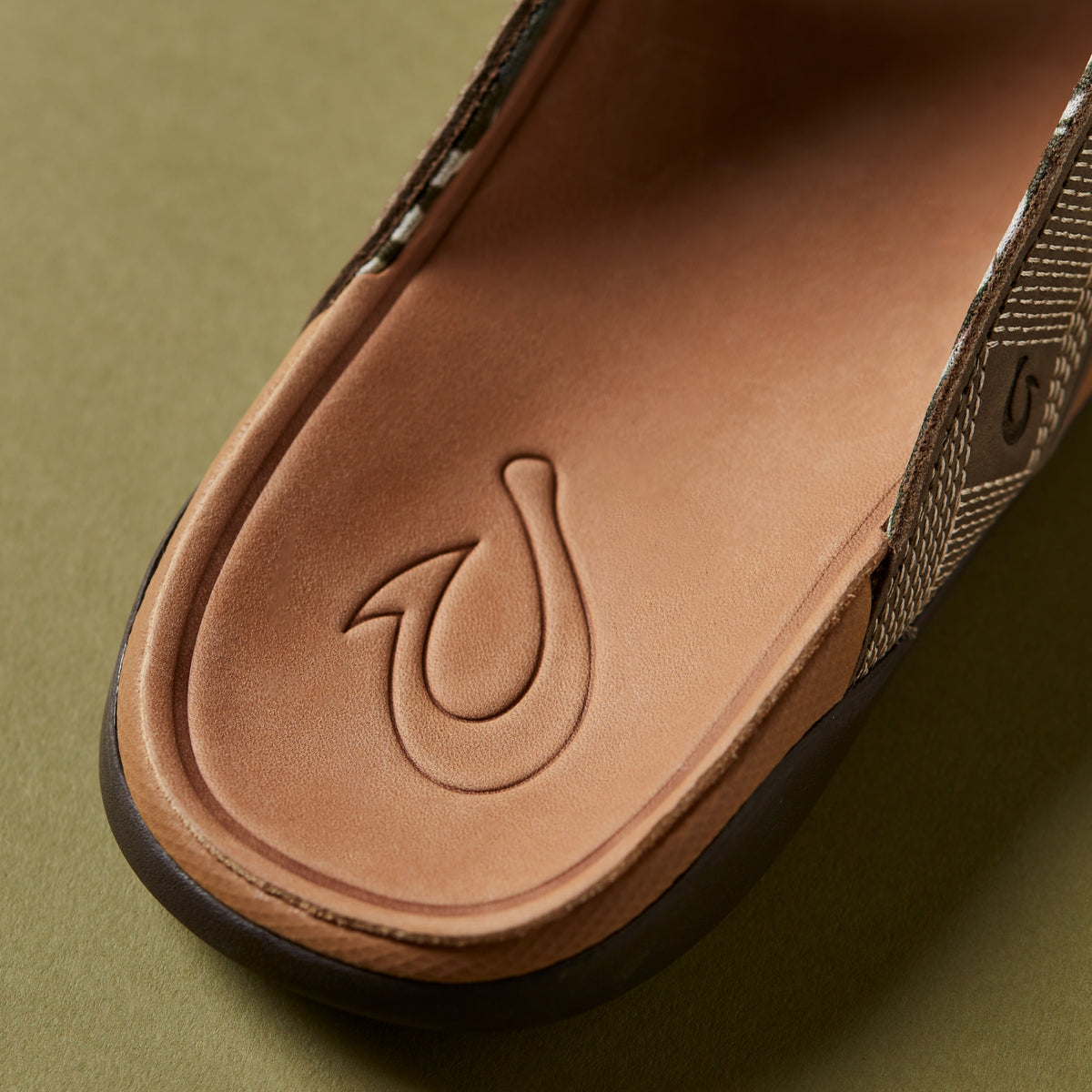 Tuahine Men's Waterproof Leather Beach Sandals - Hunter | Men OluKai online
