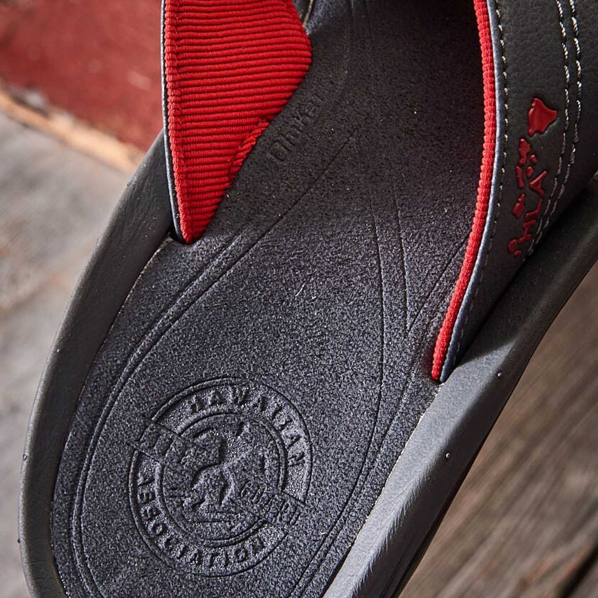 Kīpī Men’s Comfortable Beach Sandals - Dark Shadow | Men OluKai outlet