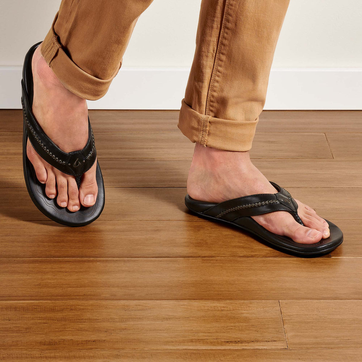 OluKai Mea Ola - Black | Men's Leather Beach Sandals | Men OluKai outlet
