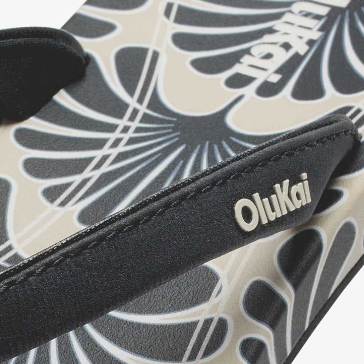 ‘Uiki - Black / Pa‘i | Women OluKai near me