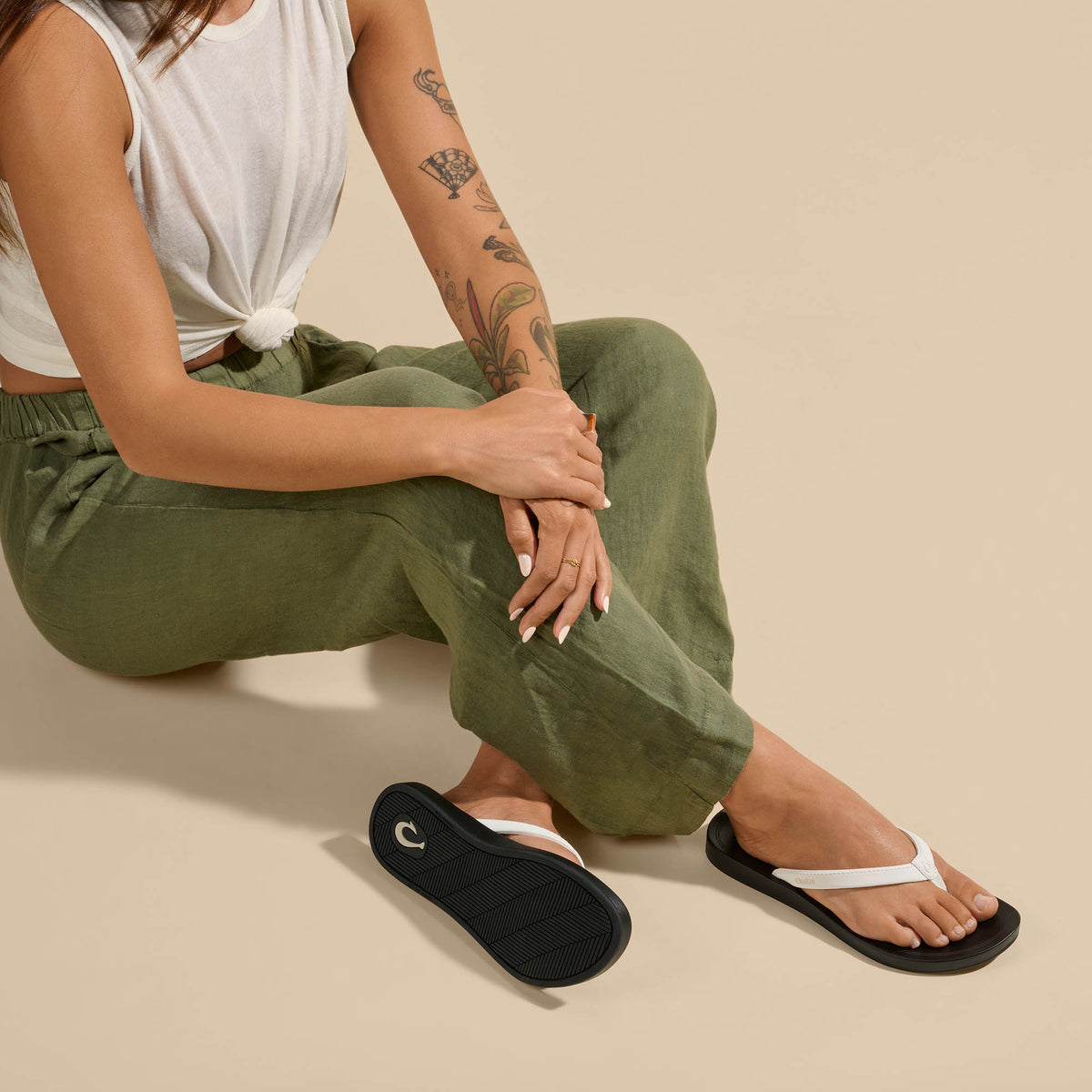 ‘Uiki Women’s Everyday Beach Sandals - Bright White / Lava Rock | Women OluKai near me