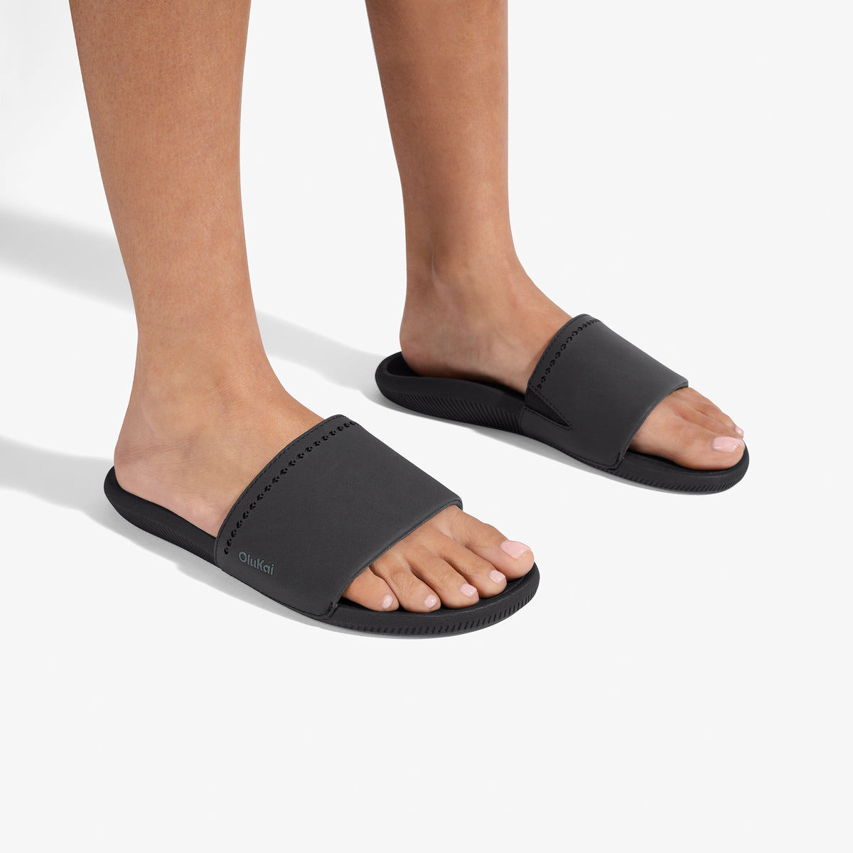 Ulele Slide - Black / Black | Women OluKai sale