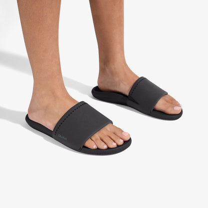 Ulele Slide - Black / Black | Women OluKai sale